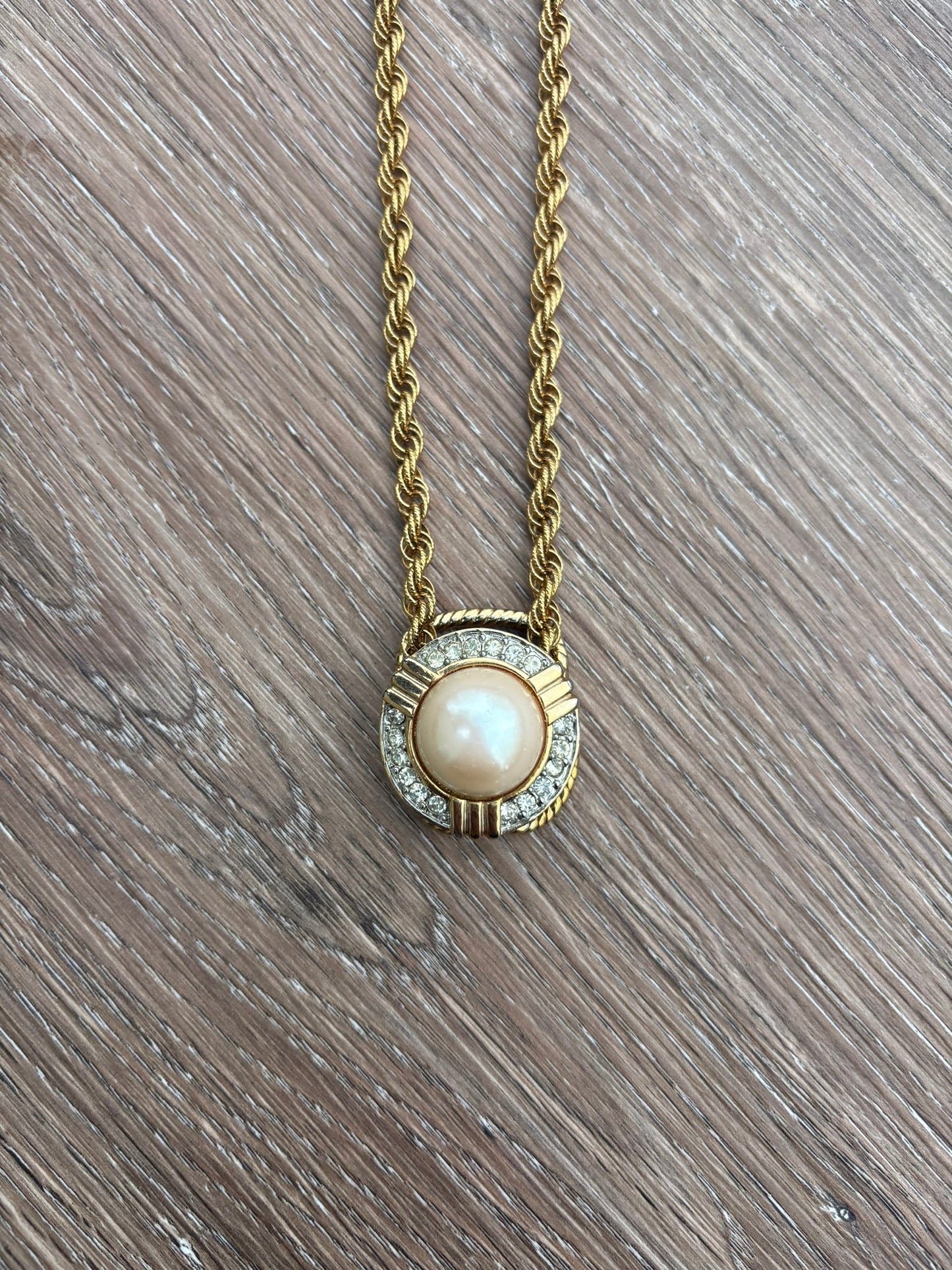Vintage pearl buckle necklace