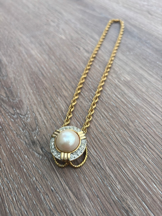 Vintage pearl buckle necklace
