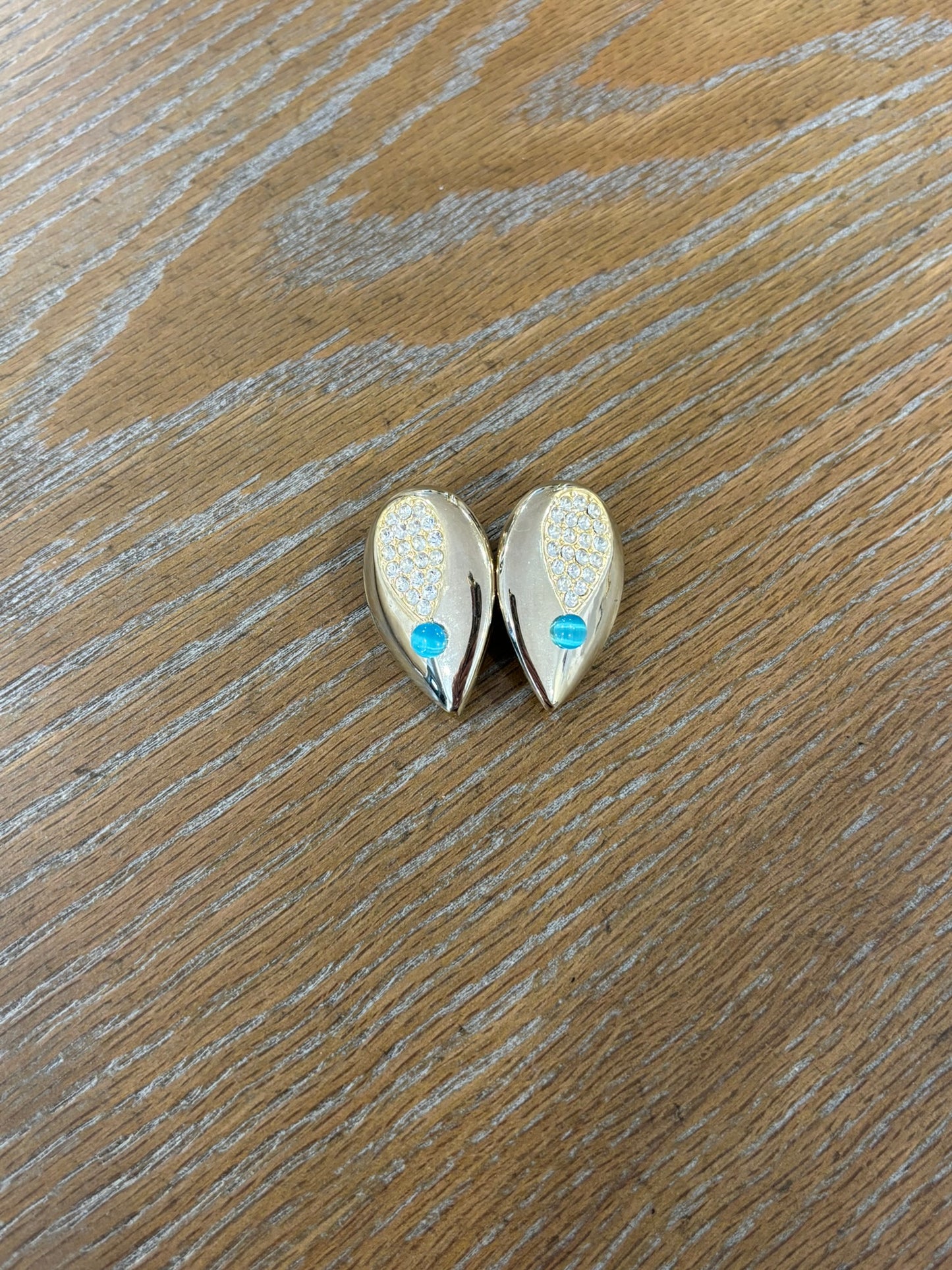 Vintage teardrop post earrings