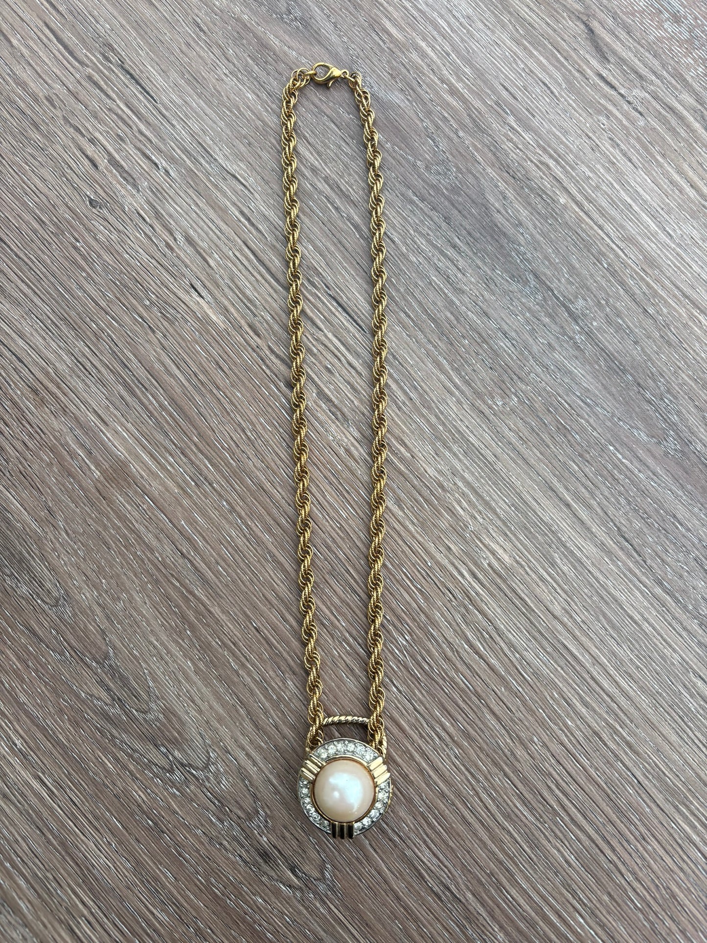 Vintage pearl buckle necklace