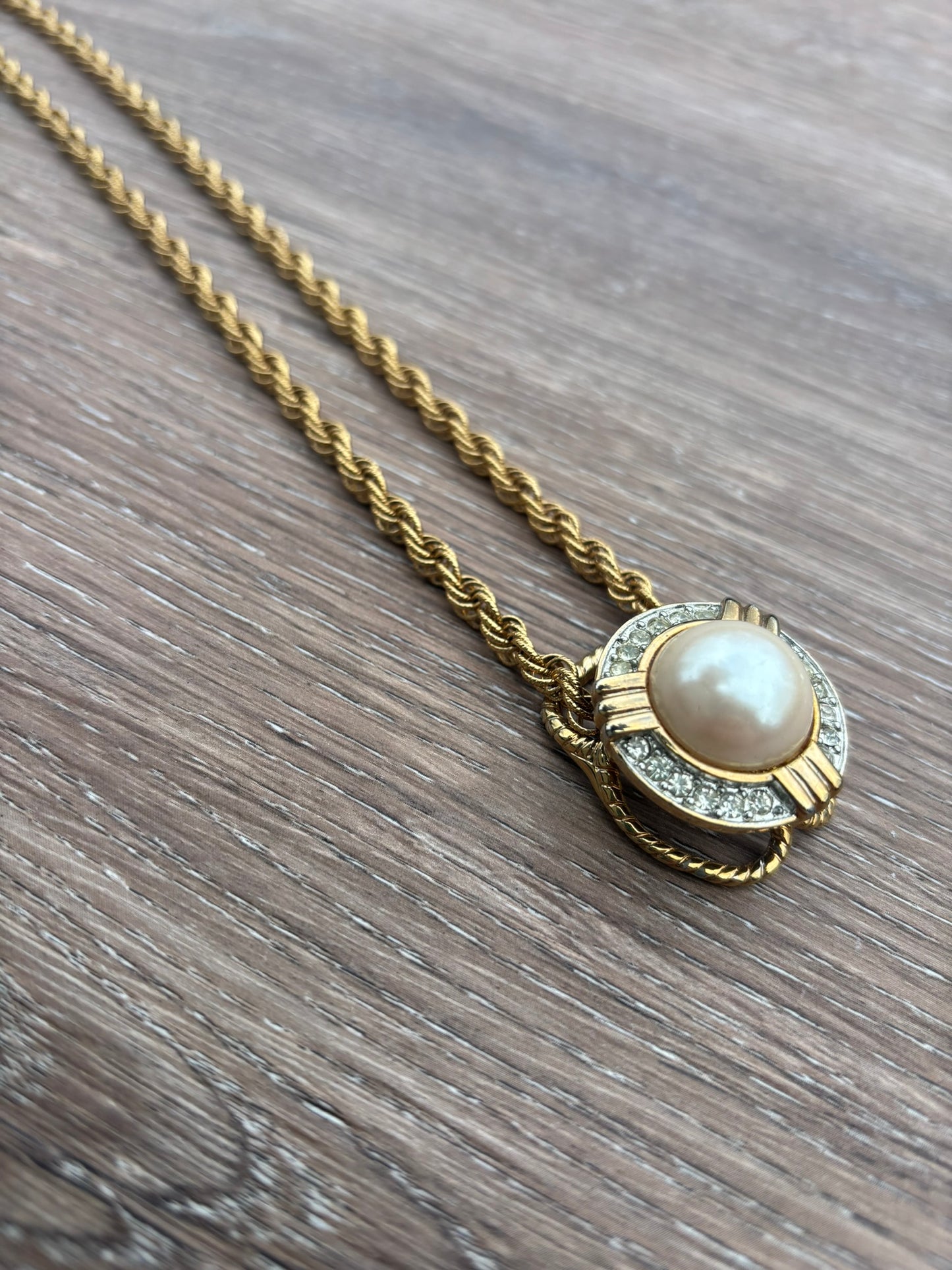 Vintage pearl buckle necklace